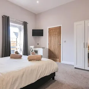 https://rose-luxury-2-bed-cottage-with-private-hot-tub.yorkshirehotels.net